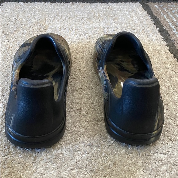Lusso Cloud camo style slip on shoe men’s size 12 main image 7